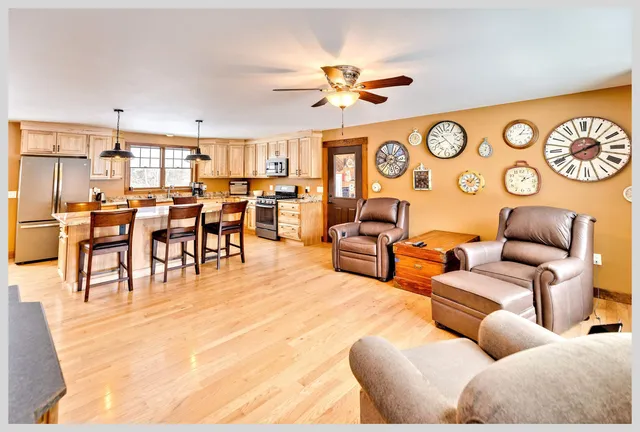 $649,900 | 8 Country Lane, Hebron, NH 03241