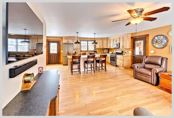 $649,900 | 8 Country Lane, Hebron, NH 03241