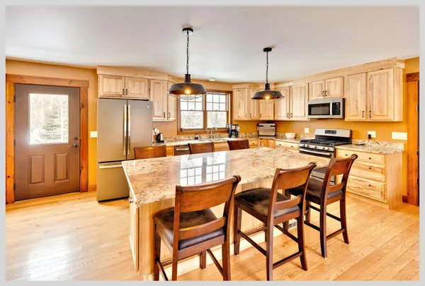 $649,900 | 8 Country Lane, Hebron, NH 03241