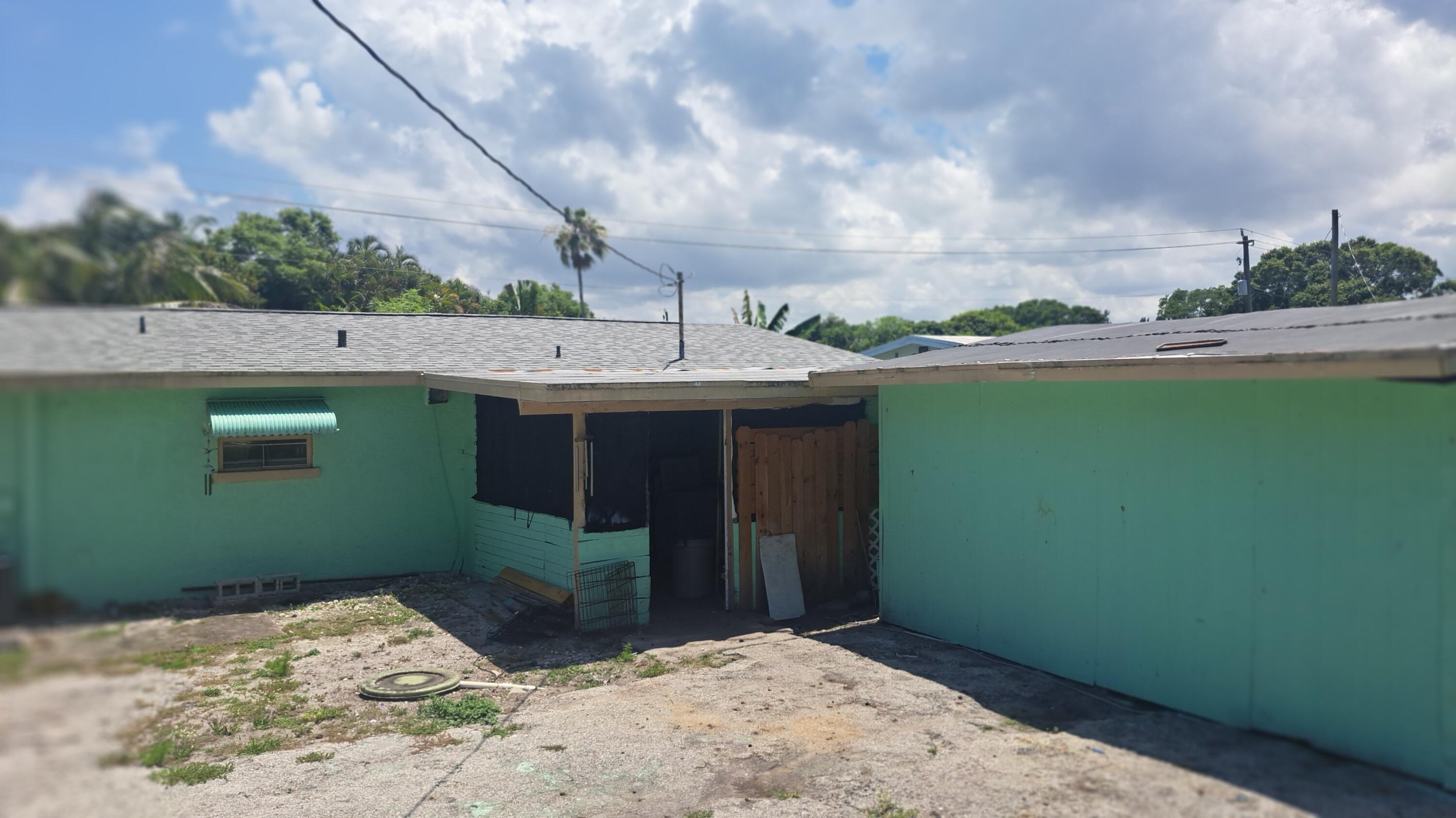 2302 Barbara Avenue Fort Pierce, FL 34982 - Photo 2 of 2 2302 Barb A Back