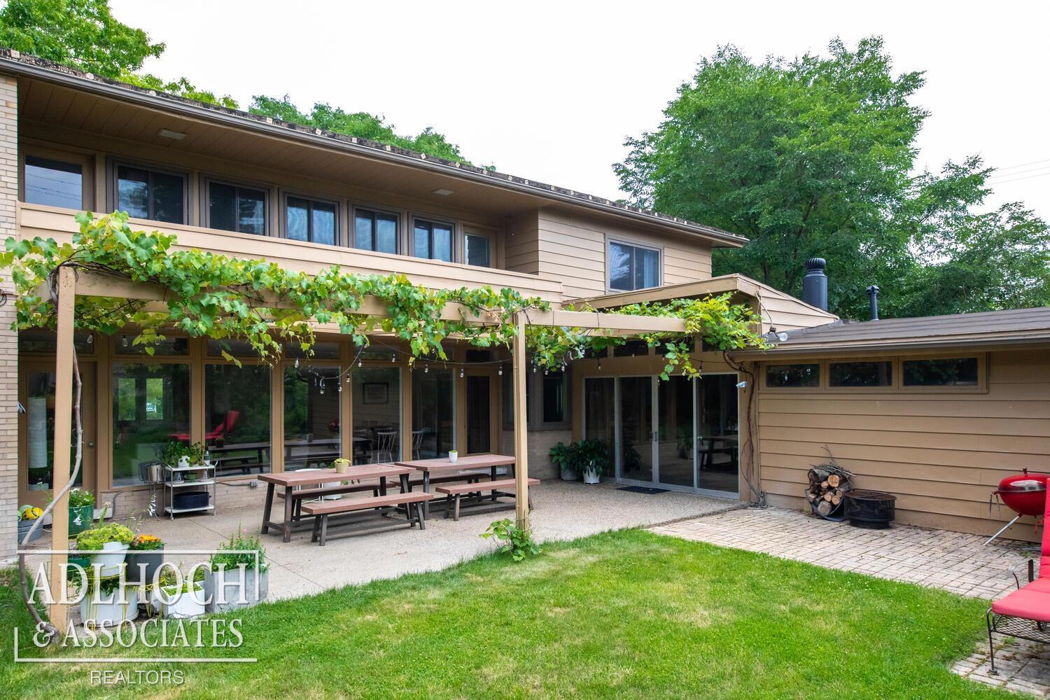 681 Roslyn Road Grosse Pointe, MI 48236 - Photo 32 of 32 50115636-49.JPG