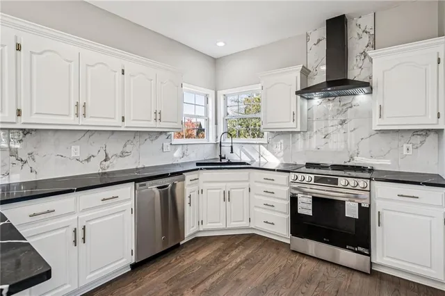 $429,900 | 1515 Fox Run Lane, Raymore, MO 64083