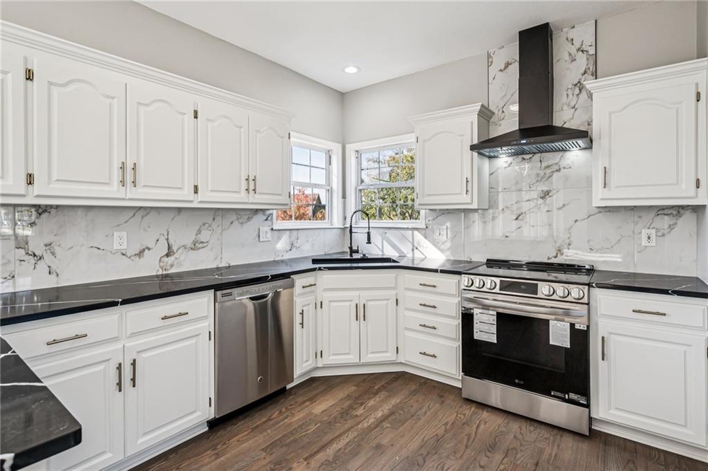 1515 Fox Run Lane Raymore, MO 64083 - Photo 11 of 37