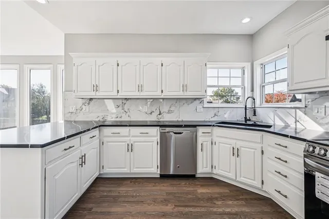 $429,900 | 1515 Fox Run Lane, Raymore, MO 64083