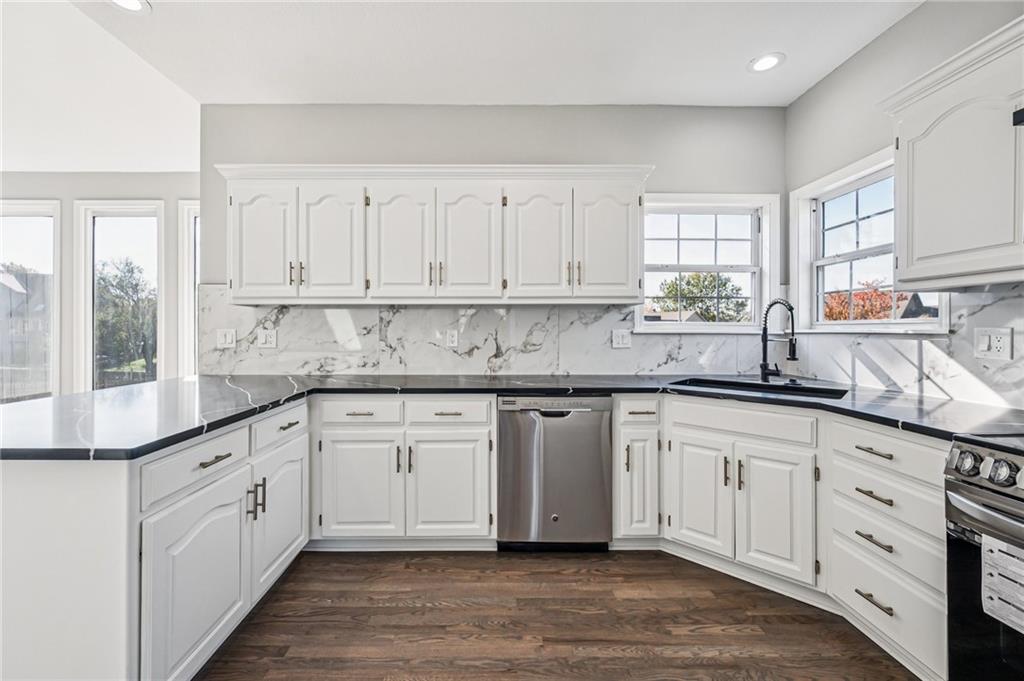 1515 Fox Run Lane Raymore, MO 64083 - Photo 12 of 37