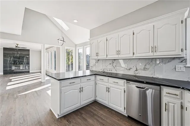 $429,900 | 1515 Fox Run Lane, Raymore, MO 64083