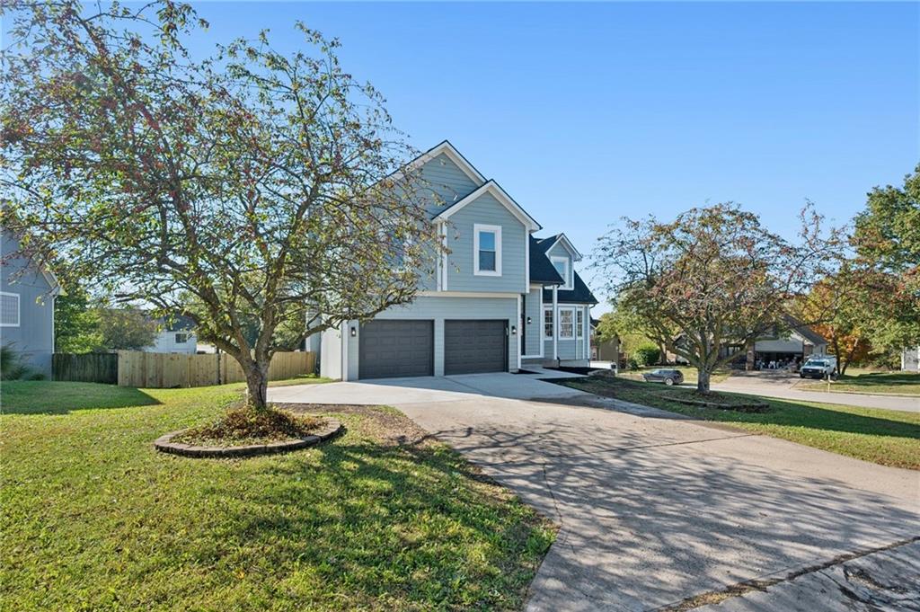 1515 Fox Run Lane Raymore, MO 64083 - Photo 2 of 37