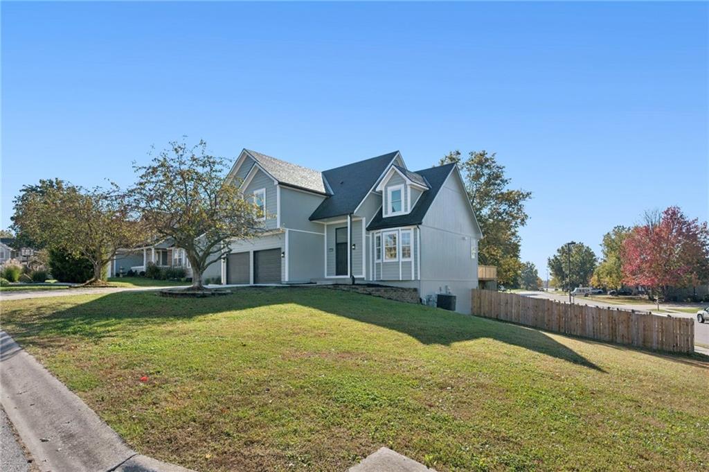 1515 Fox Run Lane Raymore, MO 64083 - Photo 3 of 37