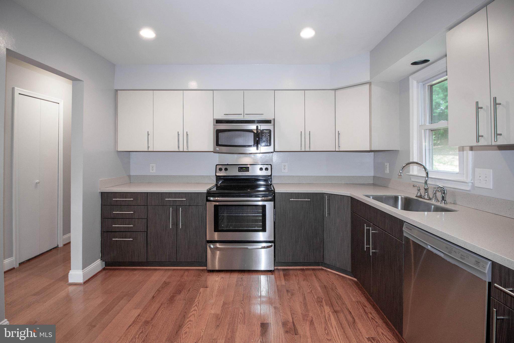 1805 Cranberry Lane Reston, VA 20191 - Photo 3 of 14