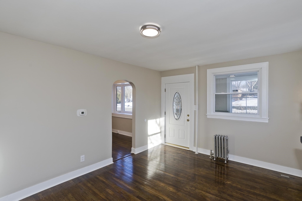 566 Broadway Street Chicopee, MA 01020 - Photo 11 of 40