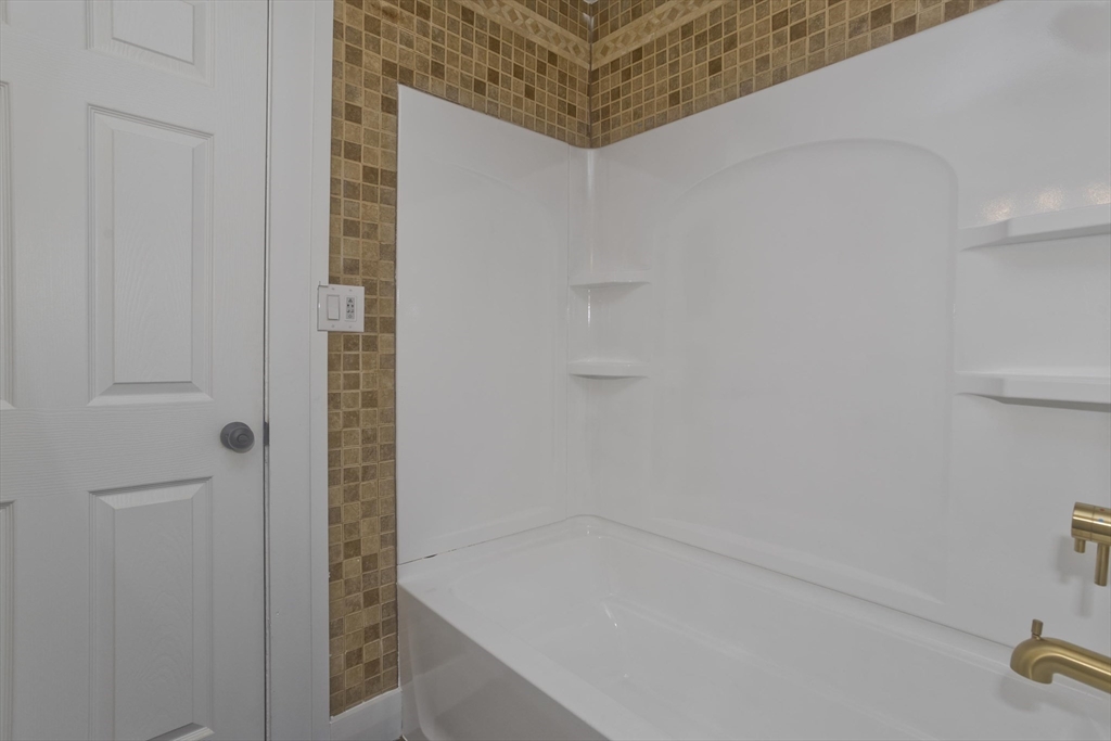 566 Broadway Street Chicopee, MA 01020 - Photo 21 of 40