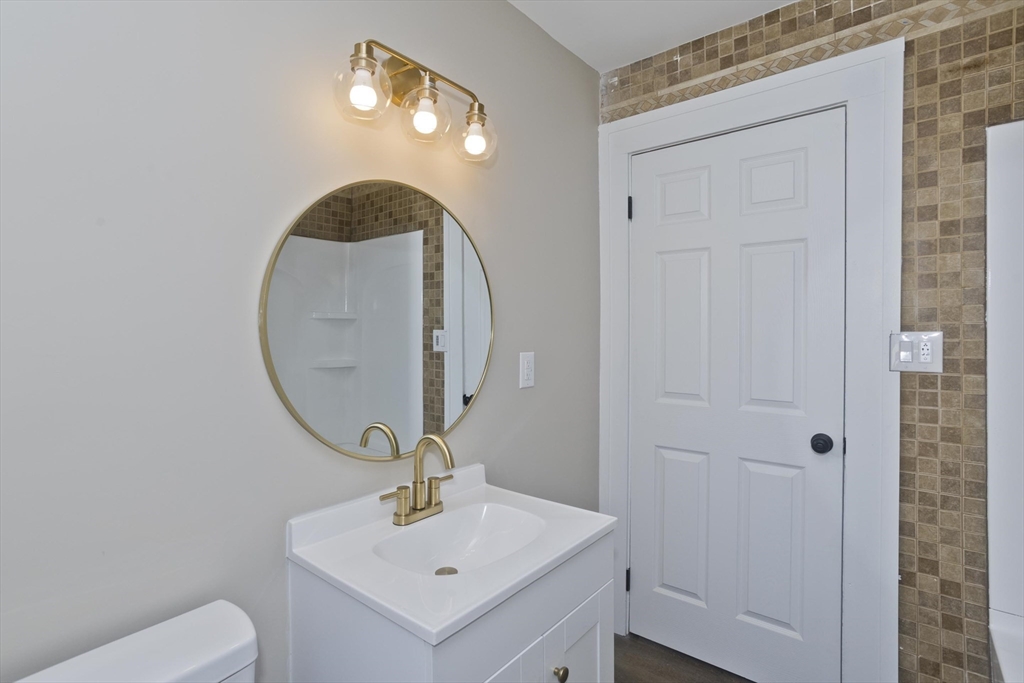 566 Broadway Street Chicopee, MA 01020 - Photo 23 of 40