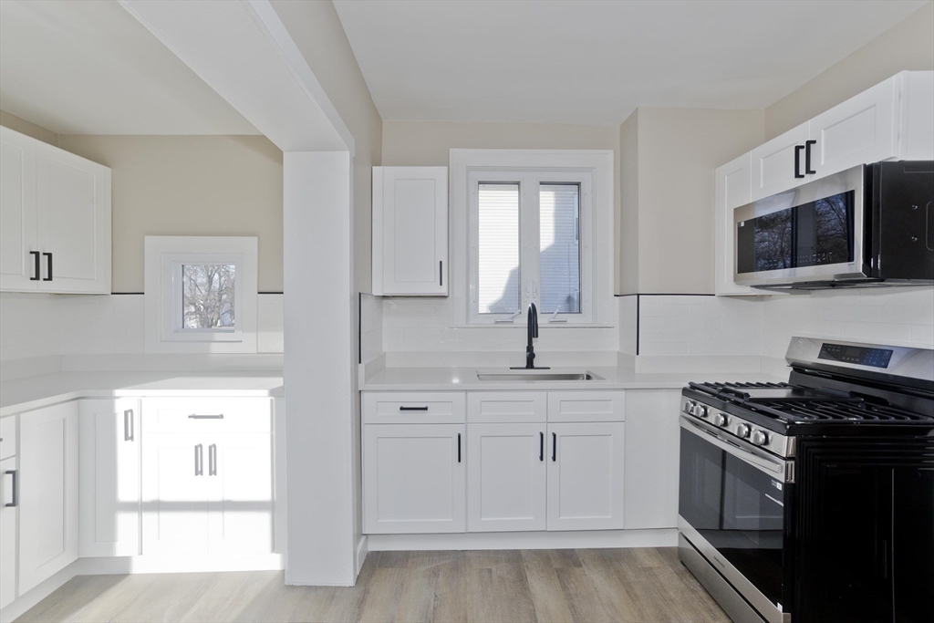 566 Broadway Street Chicopee, MA 01020 - Photo 6 of 40