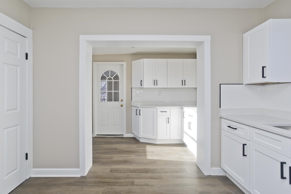 566 Broadway Street Chicopee, MA 01020 - Photo 7 of 40