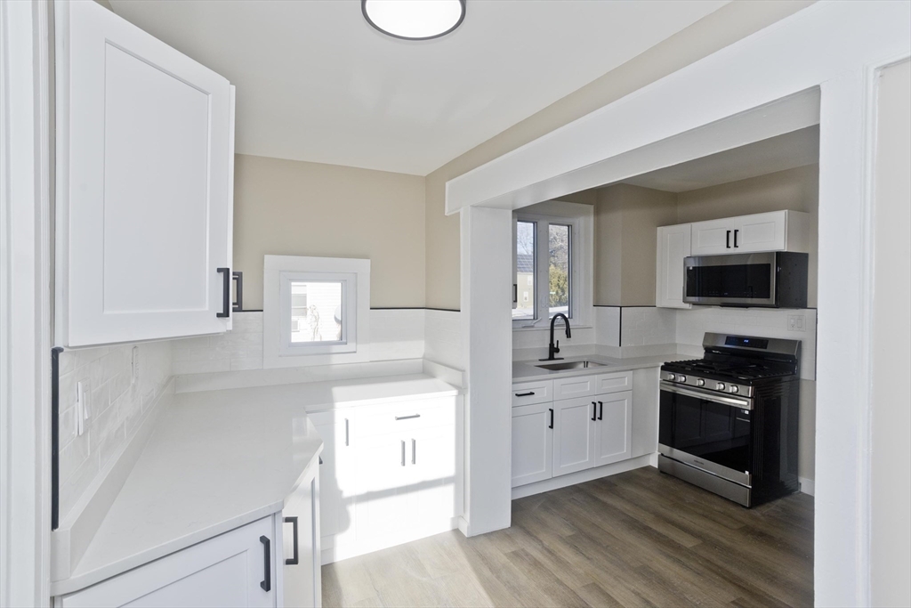 566 Broadway Street Chicopee, MA 01020 - Photo 8 of 40