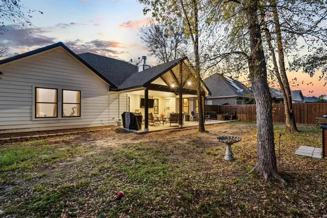 a view of a barn in the middle of a yard