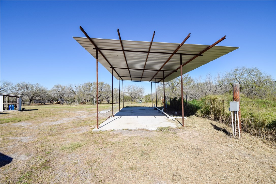 23250 County Road 1038 Mathis, TX 78368 - Photo 23 of 40 a view of a backyard of a house