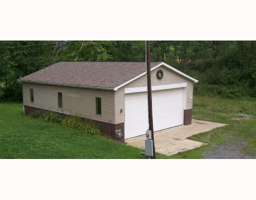 183 Schnur Road Butler, PA 16002 - Photo 8 of 8 Parking Lot/Garage.