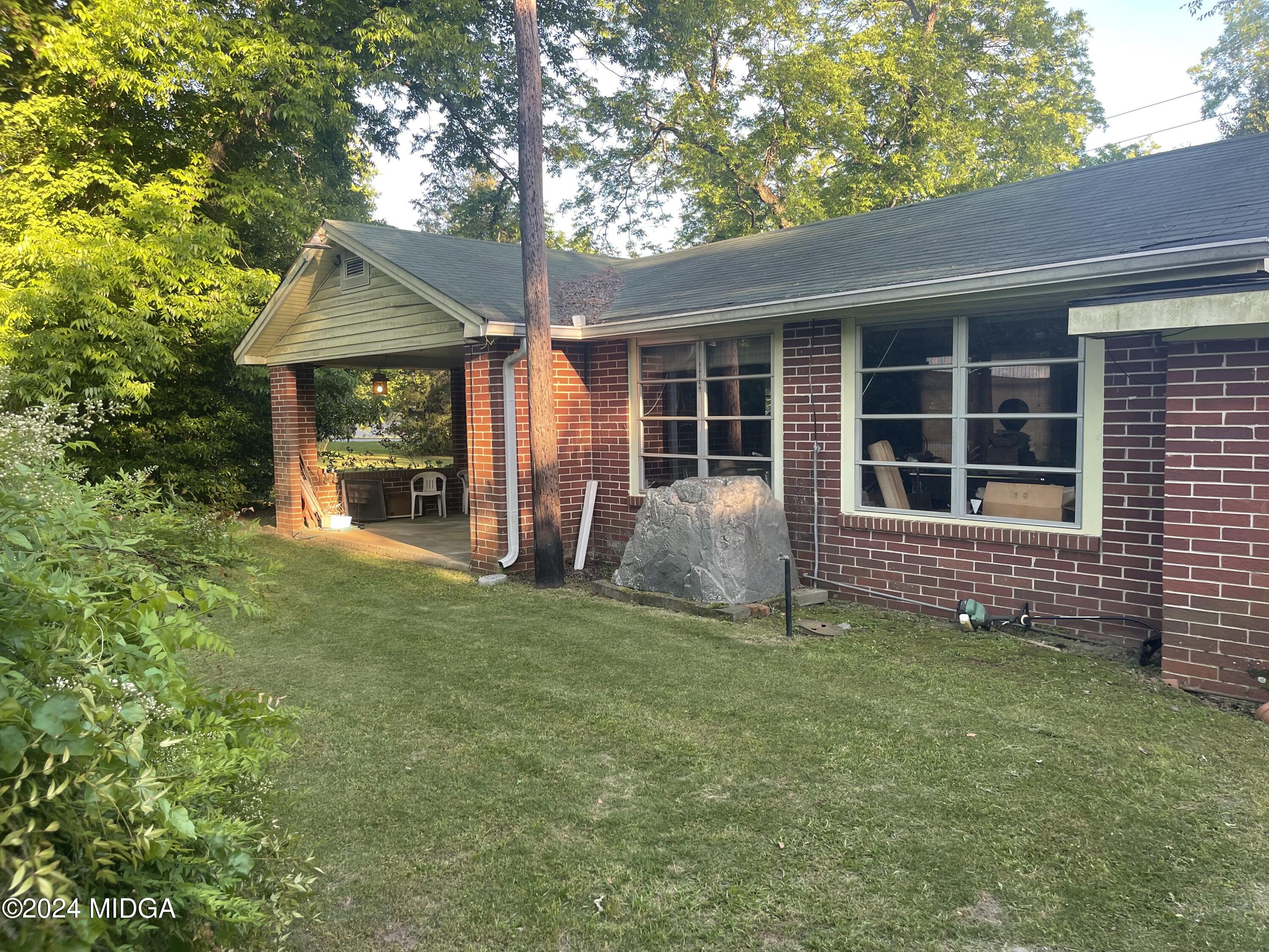 3721 South Walden Road Macon, GA 31216 - Photo 12 of 36 The rock