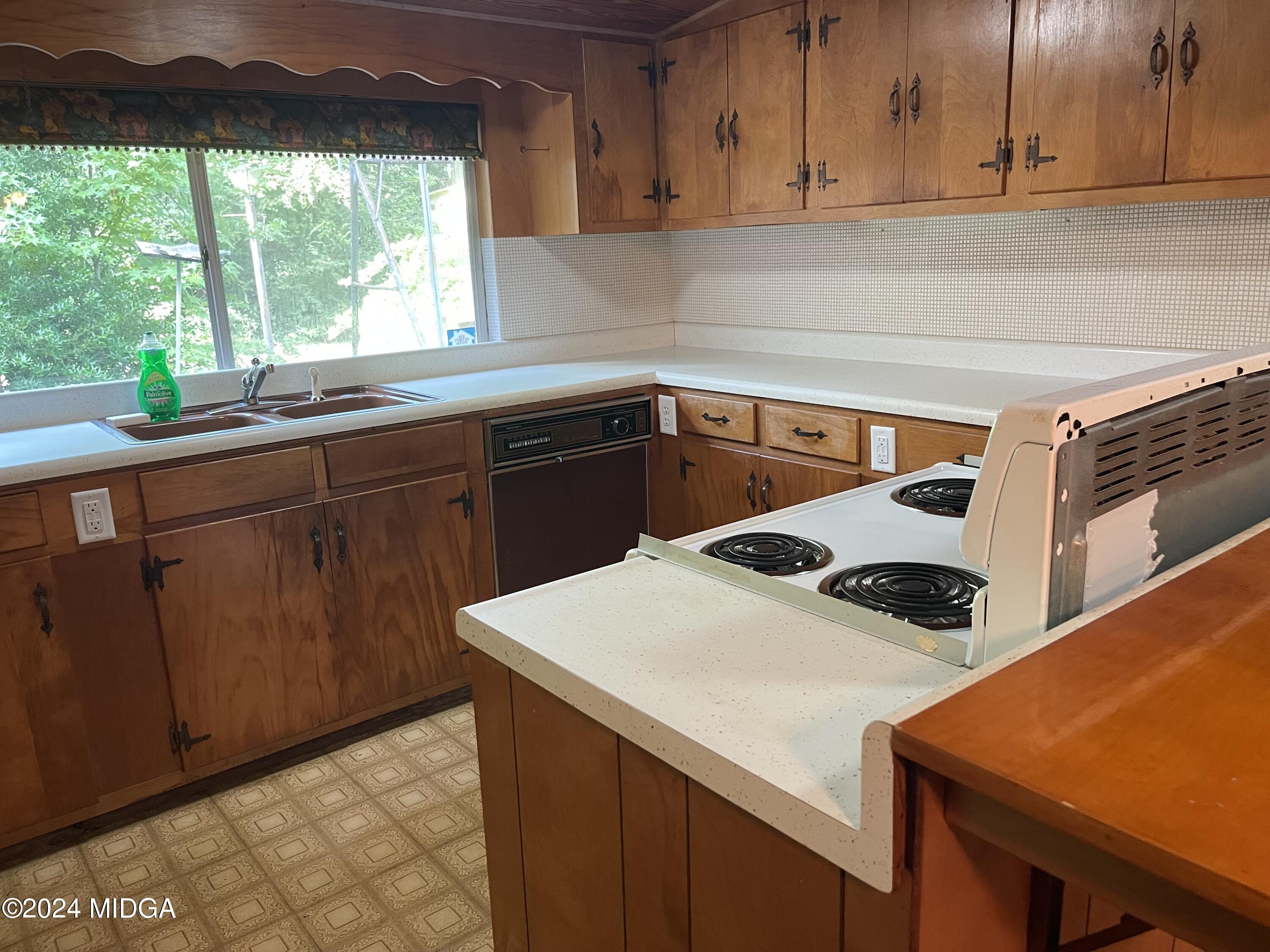 3721 South Walden Road Macon, GA 31216 - Photo 21 of 36 Kitchen 2