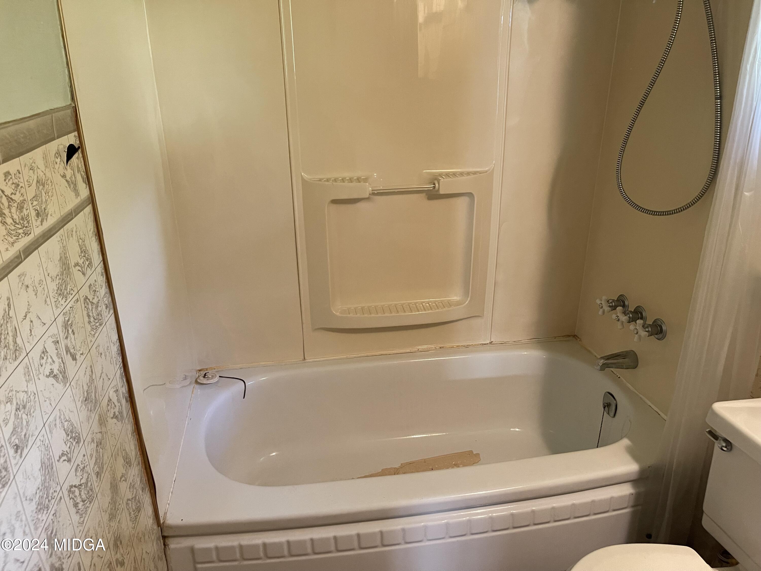 3721 South Walden Road Macon, GA 31216 - Photo 28 of 36 Bathroom