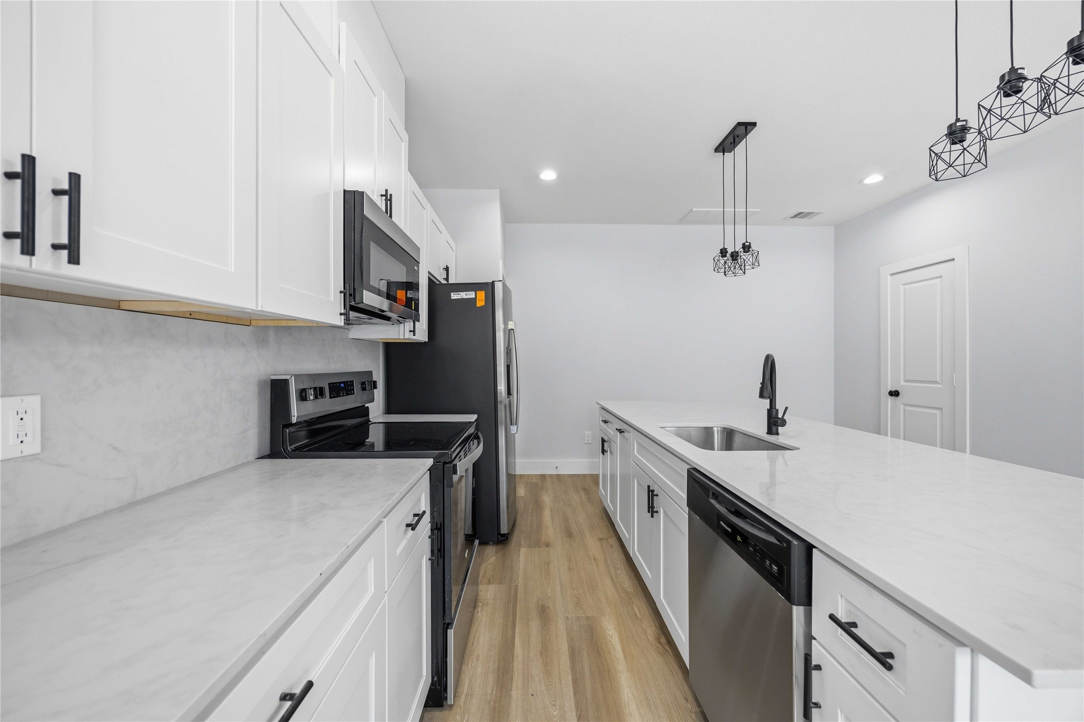 4138 Larkspur Street, Unit B Houston, TX 77051 - Photo 4 of 19
