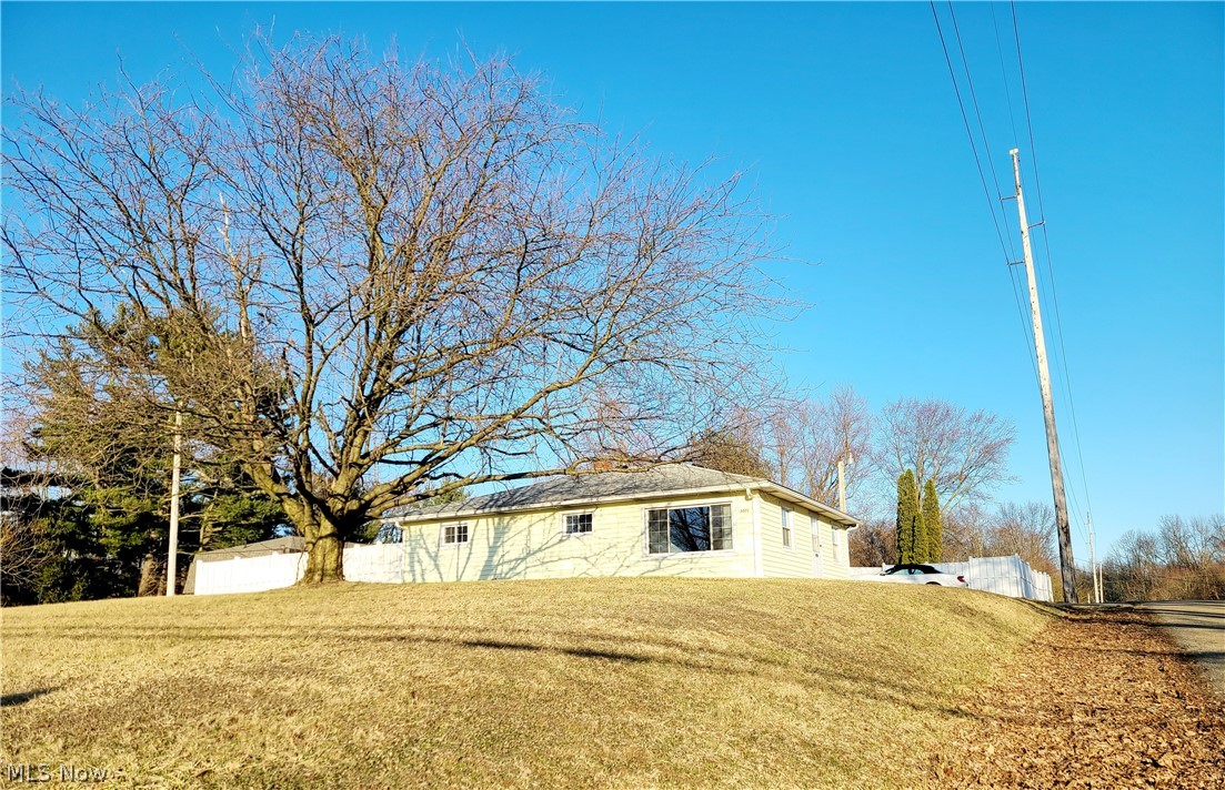 5051 Thursby Road North Canton, OH 44720 - Photo 2 of 16 Side of Home
