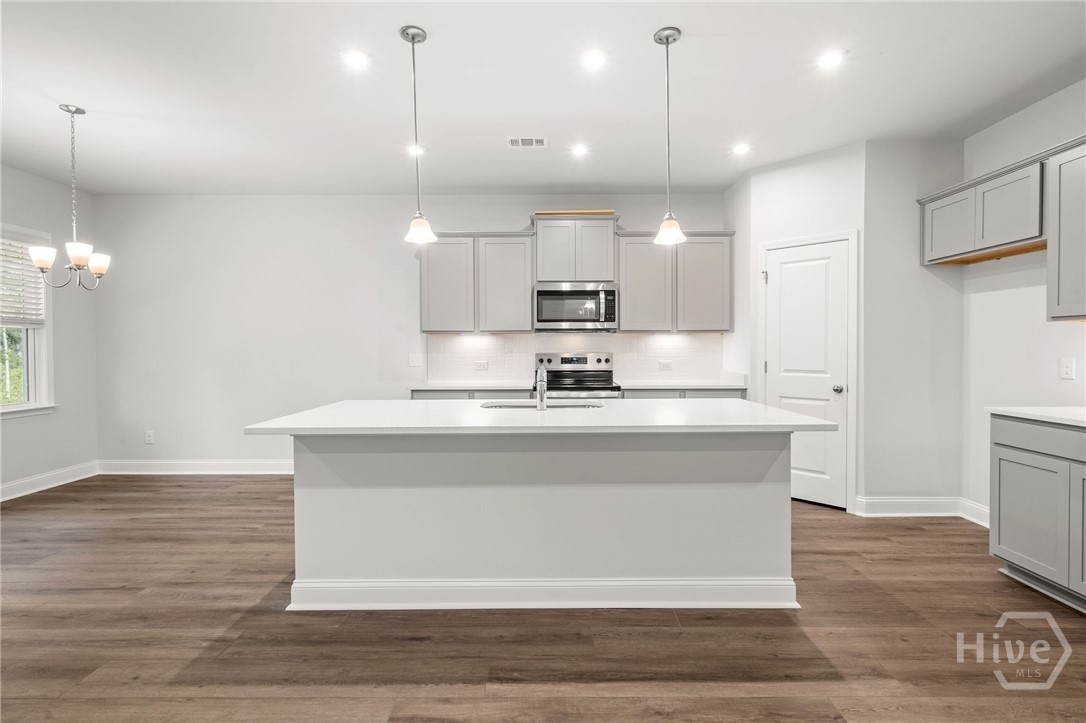 462 Monterey Loop Richmond Hill, GA 31324 - Photo 3 of 35