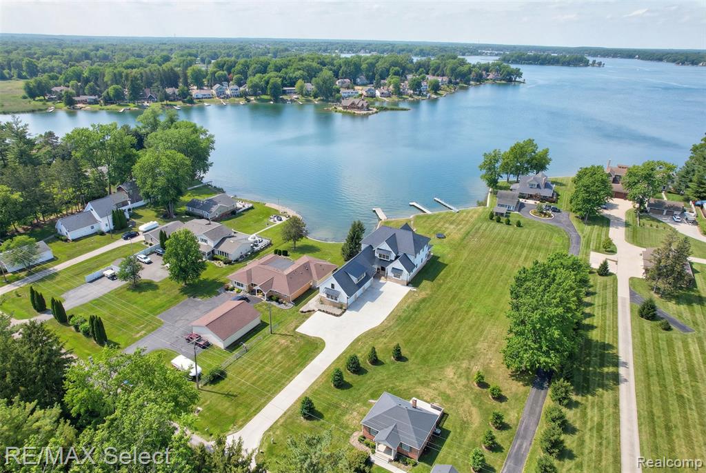 2208 Grove Park Road Fenton, MI 48430 - Photo 9 of 73