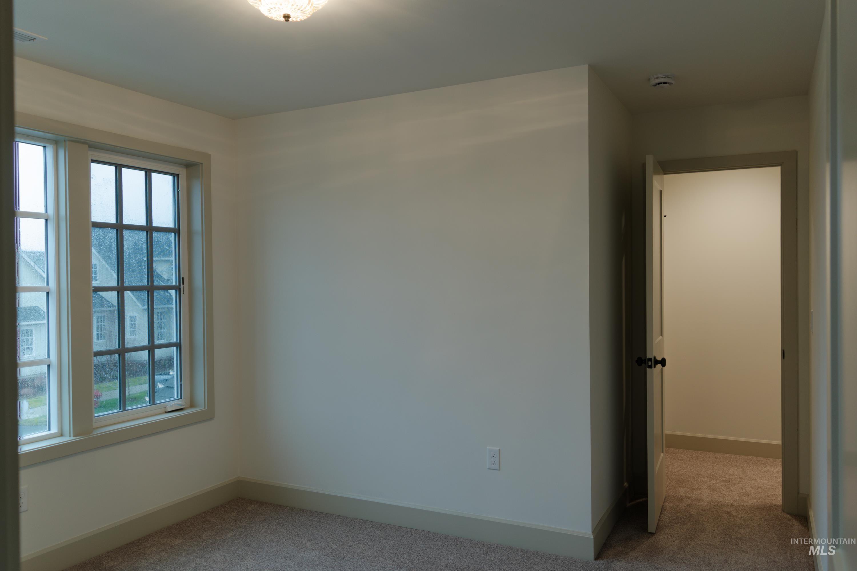 1560 Slonaker, Unit ONYX Moscow, ID 83843 - Photo 31 of 49 Spare room featuring light carpet