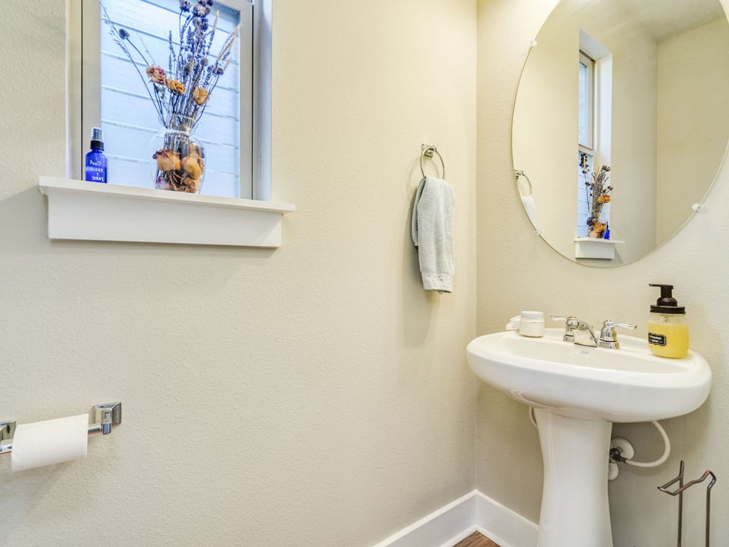 9500 Hunter Lane Austin, TX 78748 - Photo 12 of 25 a bathroom with a sink and mirror