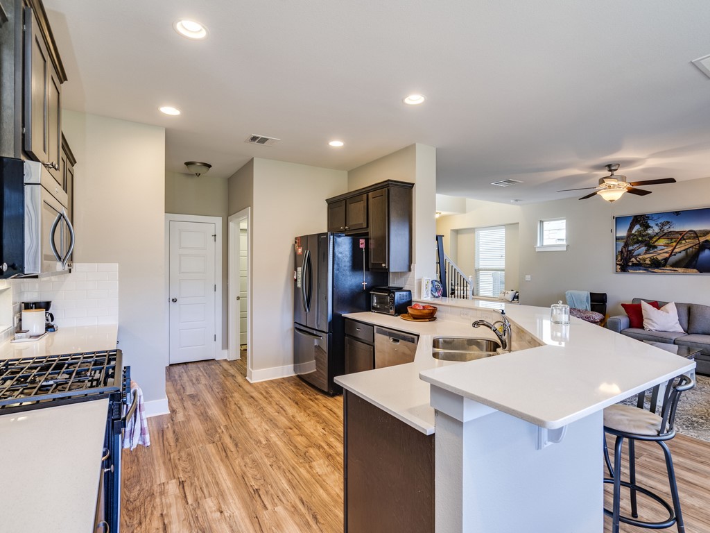 9500 Hunter Lane Austin, TX 78748 - Photo 10 of 25 a kitchen that has a lot of cabinets a sink and appliances in it