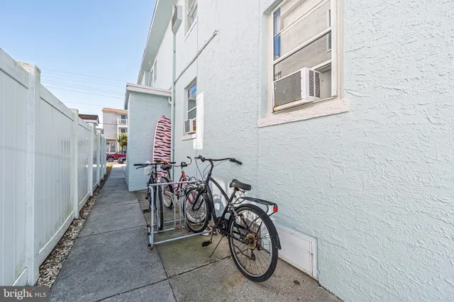 $275,000 | 9411 Monmouth Avenue, Margate City, NJ 08402