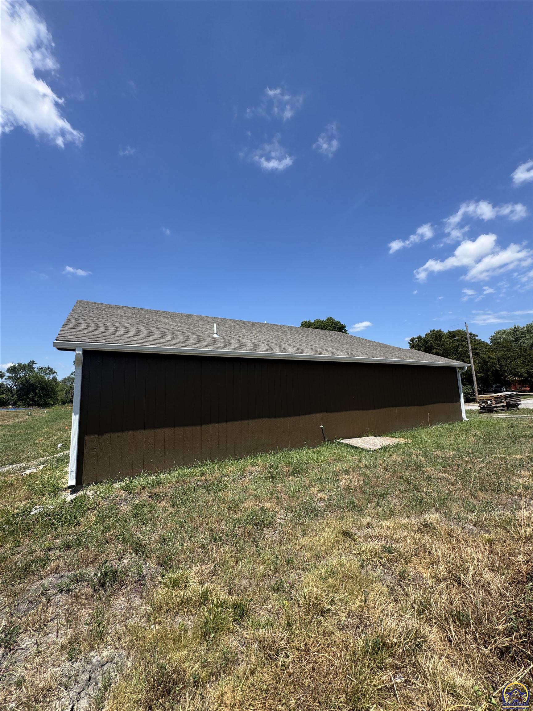 1027 Riley Avenue Emporia, KS 66801 - Photo 3 of 16