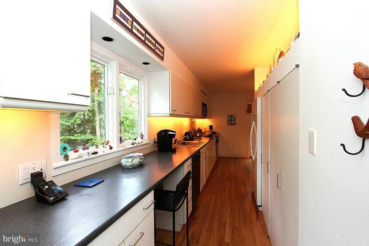 2401 Paddock Lane Reston, VA 20191 - Photo 24 of 30 Kitchen