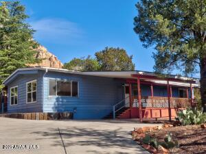 2680 Blue Horizon Road Sedona, AZ 86336 - Photo 3 of 19 Ample Off Street Parking