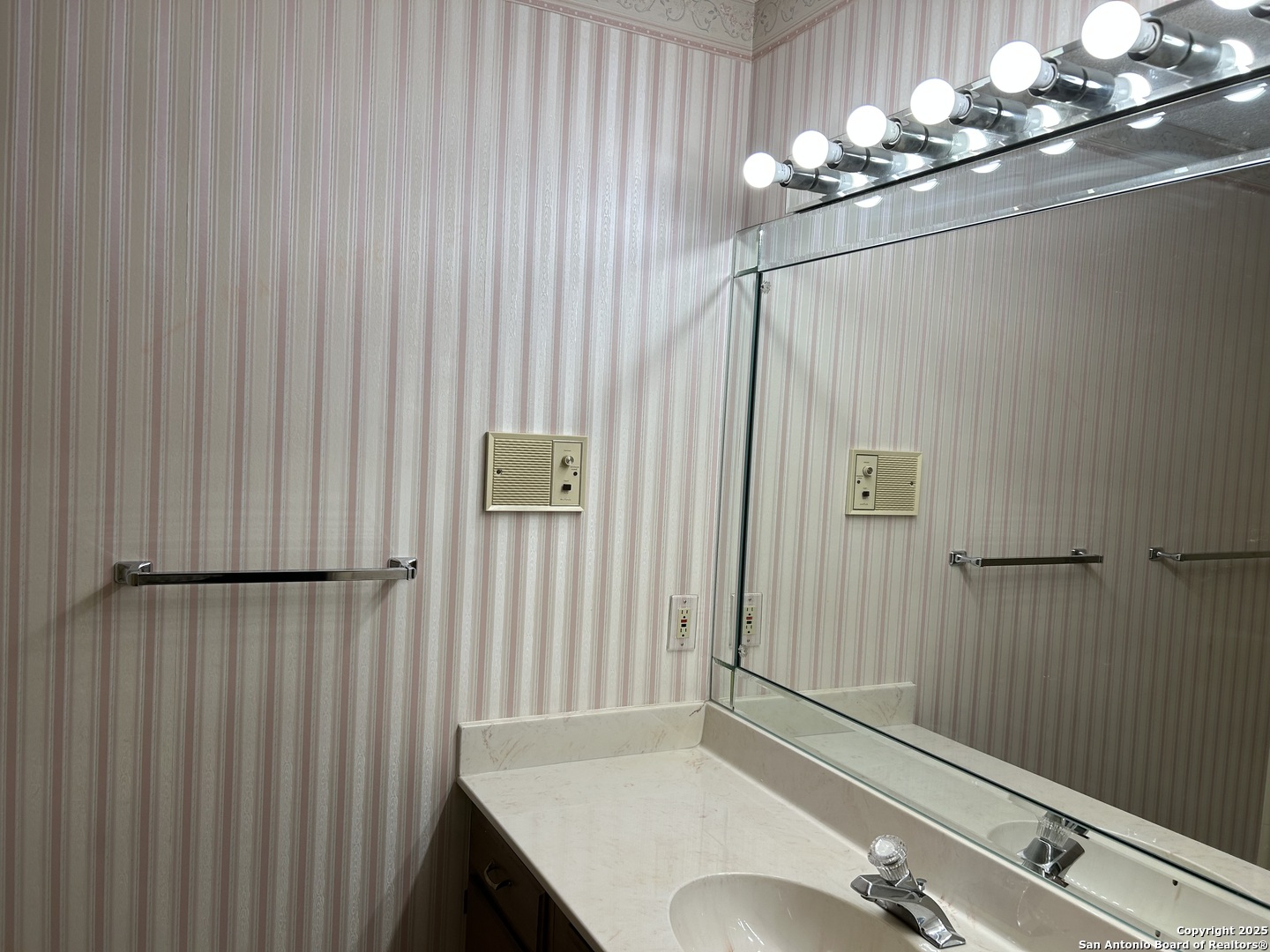 241 Ralston Drive Converse, TX 78109 - Photo 7 of 28