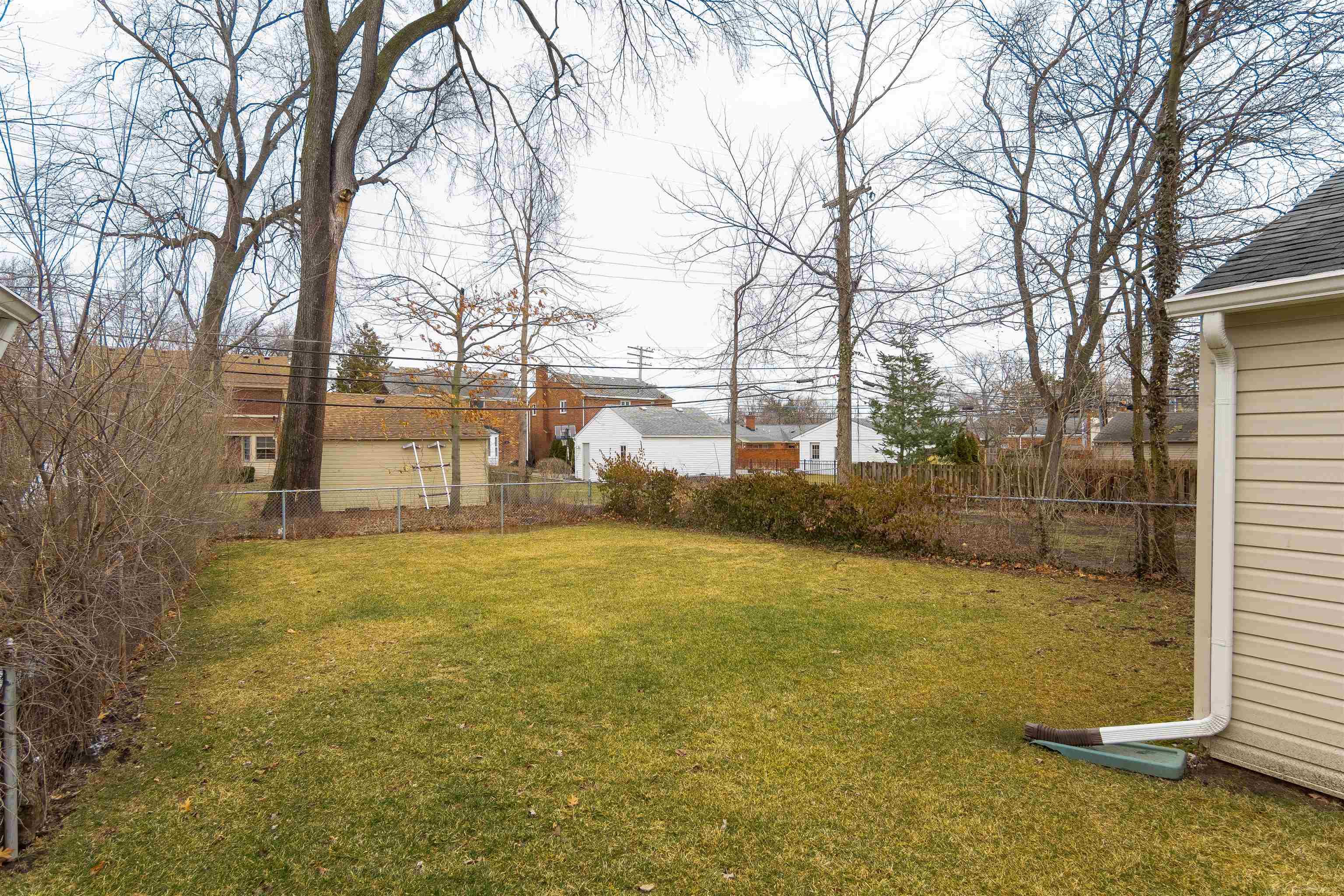 1644 Severn Road Grosse Pointe Woods, MI 48236 - Photo 10 of 45