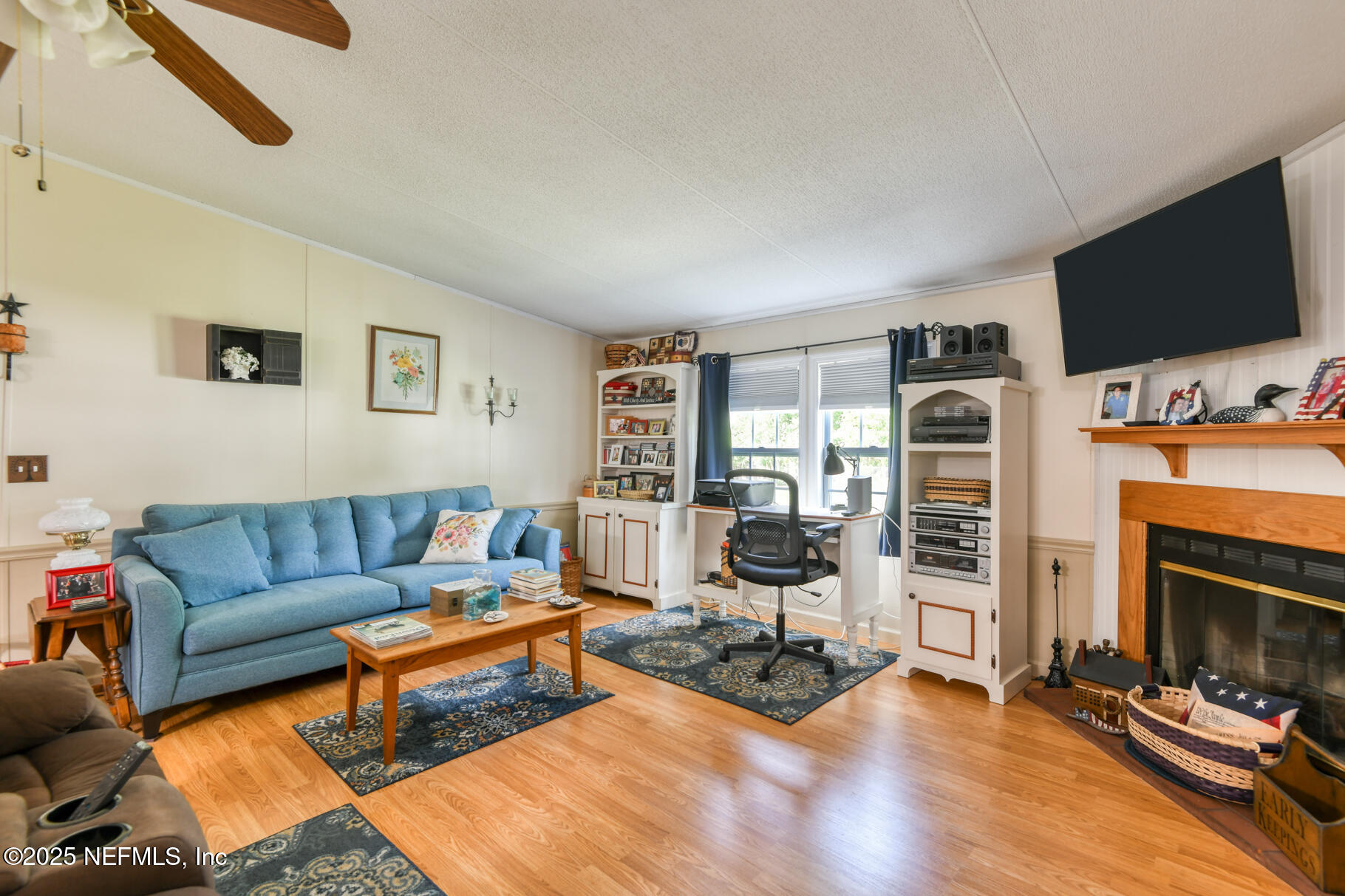 203 Horse Landing Road Satsuma, FL 32189 - Photo 18 of 39 living room