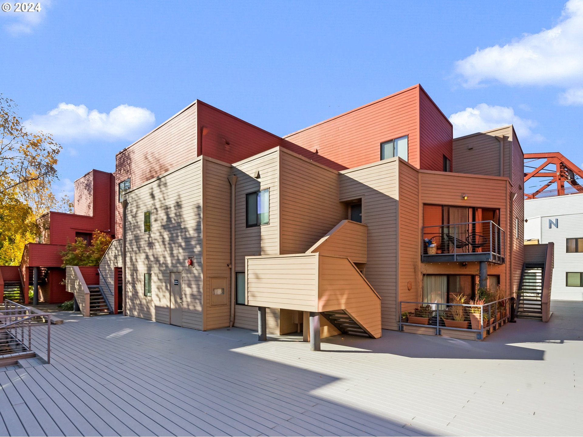 1040 Northwest Naito Pkwy Unit O16