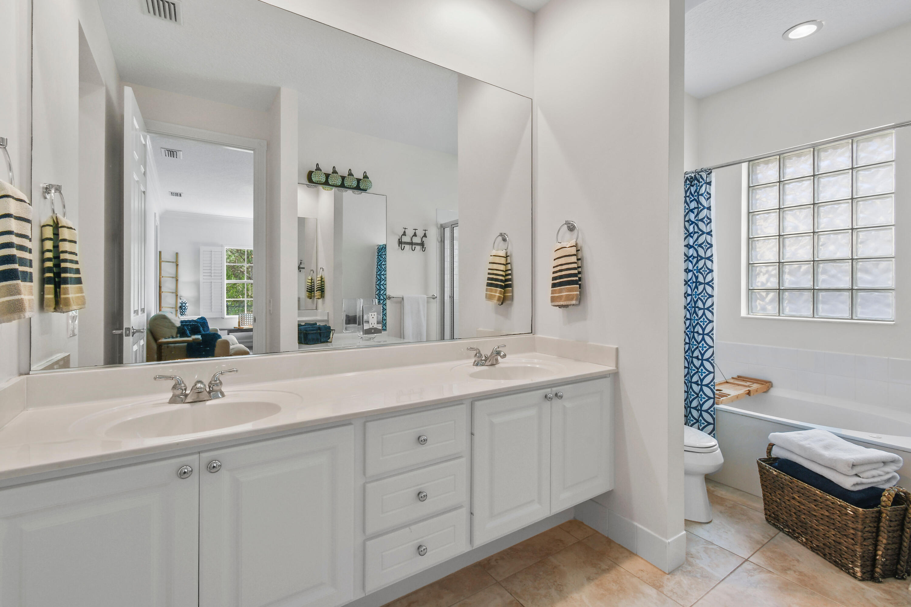 139 Florence Drive Jupiter, FL 33458 - Photo 38 of 78 139FlorenceDrive(35)