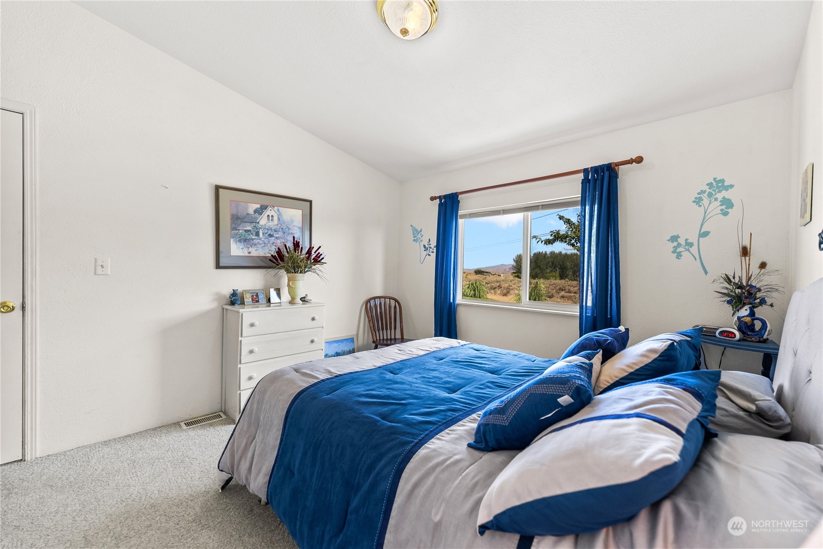50 Soren Peterson Road Riverside, WA 98849 - Photo 20 of 37 a bedroom with a bed and a dresser