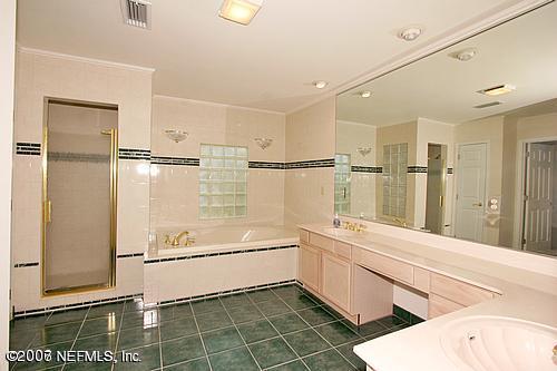 1115 Mapleton Road Jacksonville, FL 32207 - Photo 4 of 5 master batroom