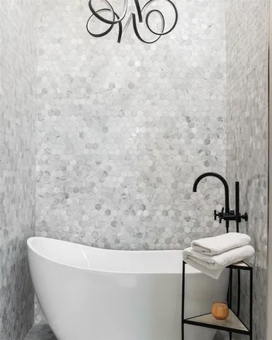 $1,498,000 | 800 Embassy Drive, Unit 605, Austin, TX 78702