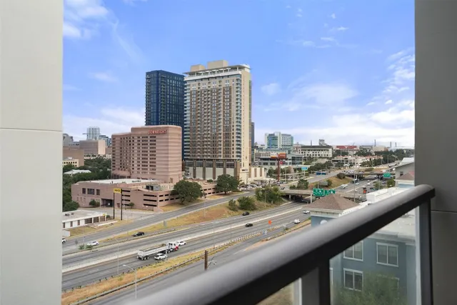 $1,498,000 | 800 Embassy Drive, Unit 605, Austin, TX 78702