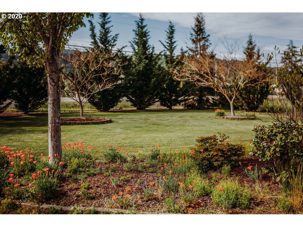 2052 Nonpareil Road Sutherlin, OR 97479 - Photo 8 of 11