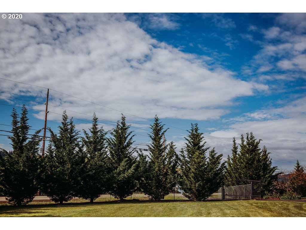 2052 Nonpareil Road Sutherlin, OR 97479 - Photo 9 of 11