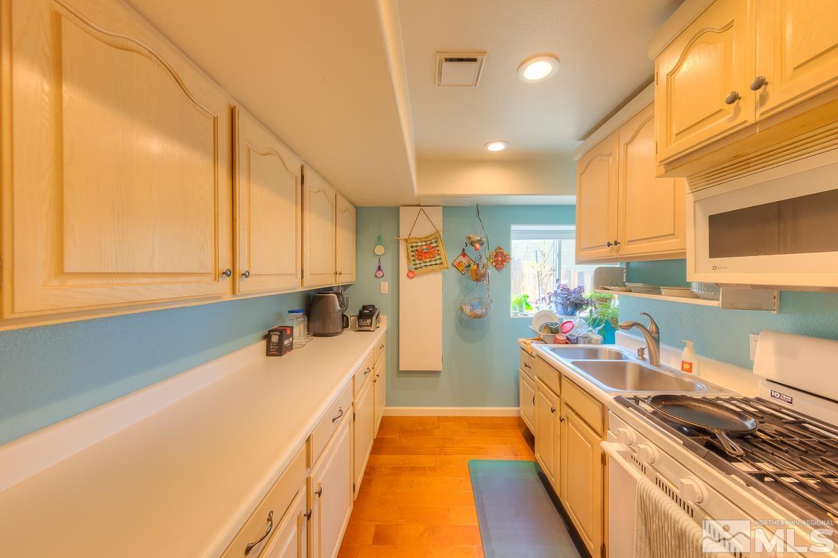 642 Talus Way Reno, NV 89503 - Photo 22 of 40 a kitchen that has a sink and a stove