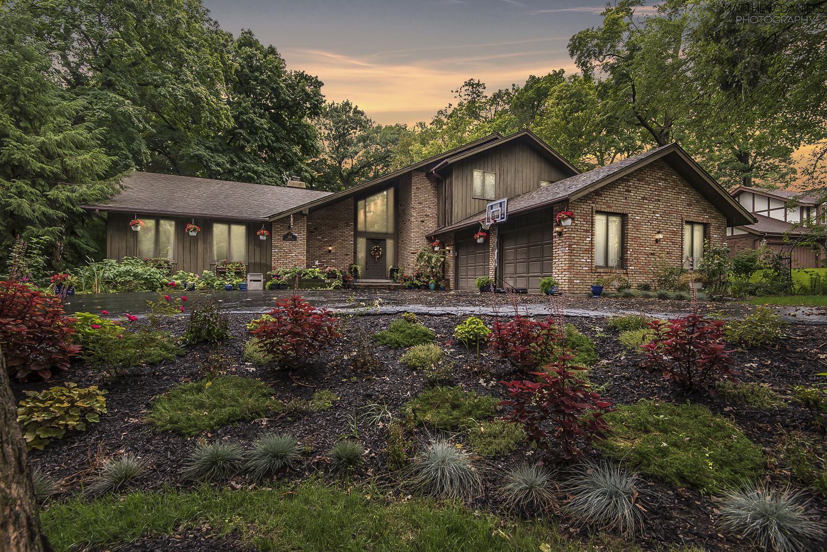 584 Aberdeen Road Frankfort, IL 60423 - Photo 2 of 60 a front view of a house with a yard and outdoor seating