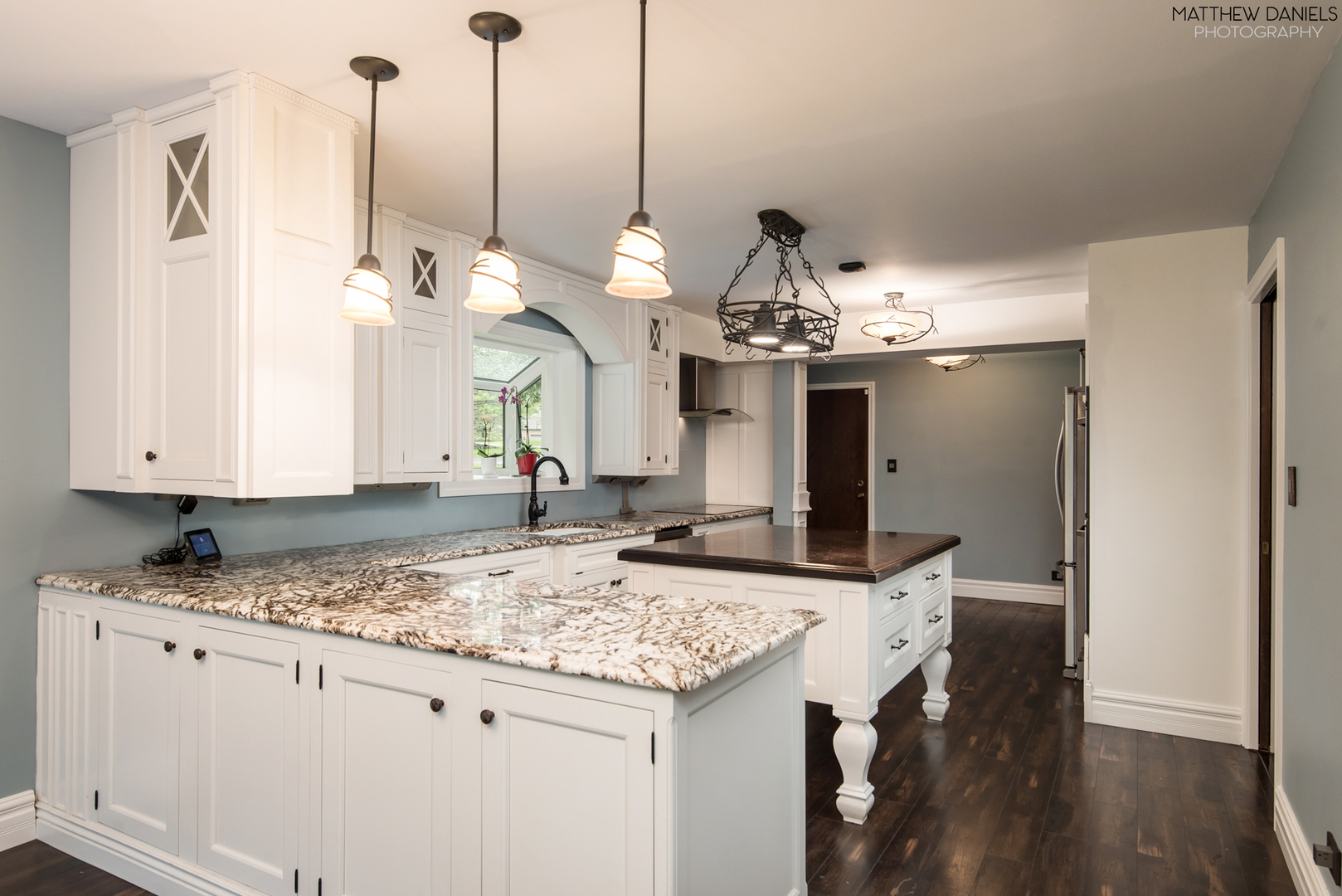 584 Aberdeen Road Frankfort, IL 60423 - Photo 16 of 60 a view of a kitchen and chandelier